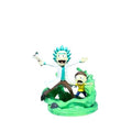 Figura de Rick y Morty saliendo de portal verde, vista frontal con Rick sosteniendo pistola de portales