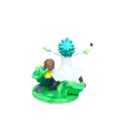 Figura de Rick y Morty vista trasera, Rick con bata blanca y pelo azul sobre base de portal verde