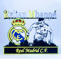 Figura Kylian Mbappé Real Madrid impresión 3D vista frontal con escudo y corona
