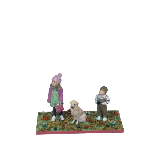 Miniatura personalizada 3D frontal de dos niños y labrador sobre peana con hojas – figura familiar a partir de foto