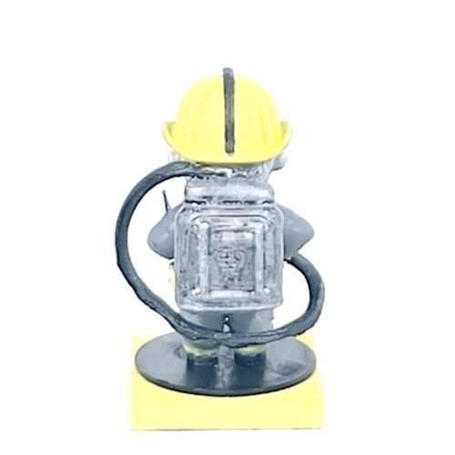 Figura 3D Bombero con Manguera - Valor y Mando - TRES D
